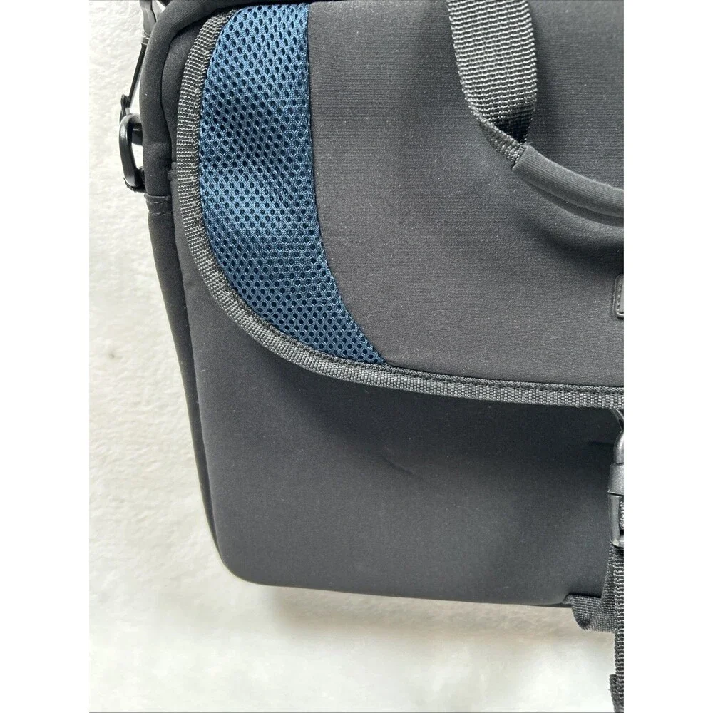 Targus Laptop Messenger Bag Black CVR20101-01 With Strap for 15” Laptop